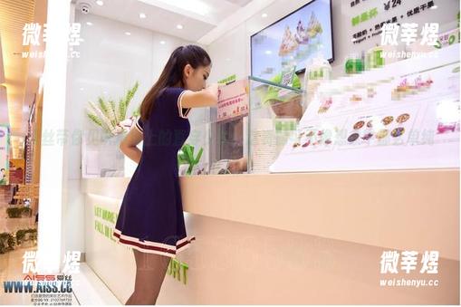 爱丝带你见识操场上的直穿少女，这资源可不像想象中那么单纯！