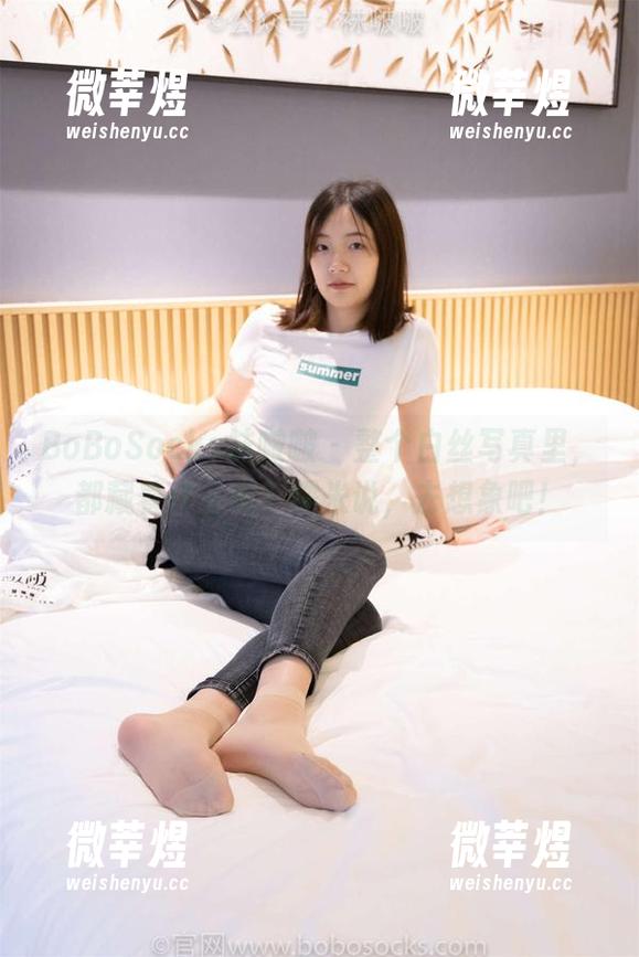 BoBoSocks袜啵啵-糯米 BoBoSocks袜啵啵 - 整个白丝写真里,都藏着什么呢?糯米说,去想象吧!