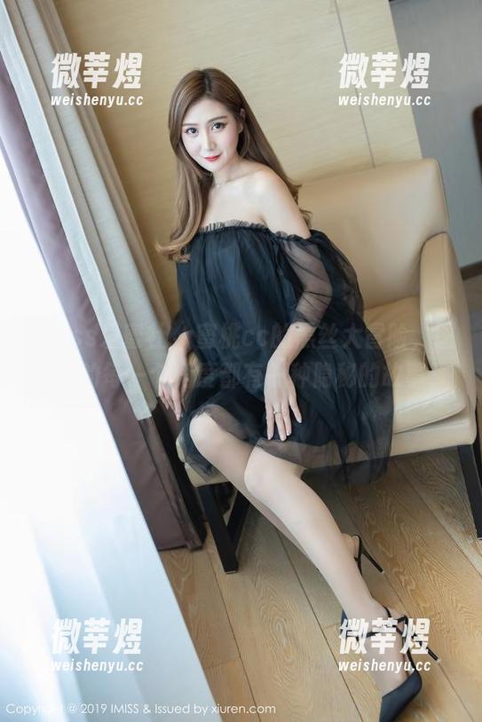 IMiss爱蜜社-蜜桃cc IMiss爱蜜社 - 蜜桃cc的黑丝大冒险,图片中的每一个角度都有一种隐秘的故事;
