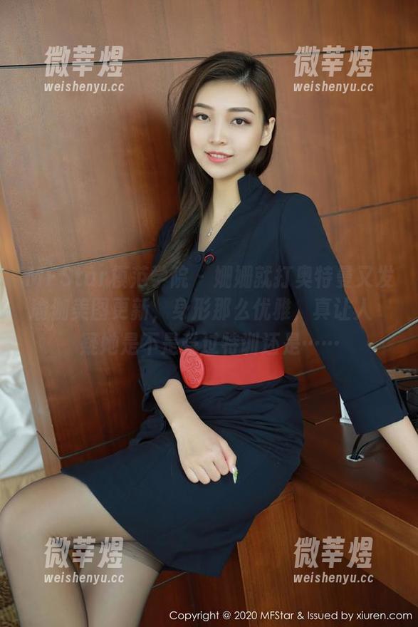 MFStar模范学院 - 姗姗就打奥特曼又发瑜伽美图更新，身形那么优雅，真让人懷疑她是不是受过特训还是……