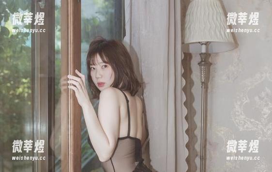 这并不是一场普通的秀，MyuA(뮤아)的校服作品和无圣光的交织。