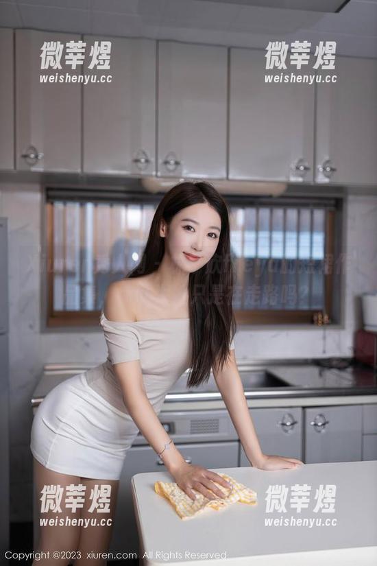 Xiuren秀人网-林子欣freya Xiuren秀人网 - 林子欣freya的短裙作品集,你以为她只是在走路吗?