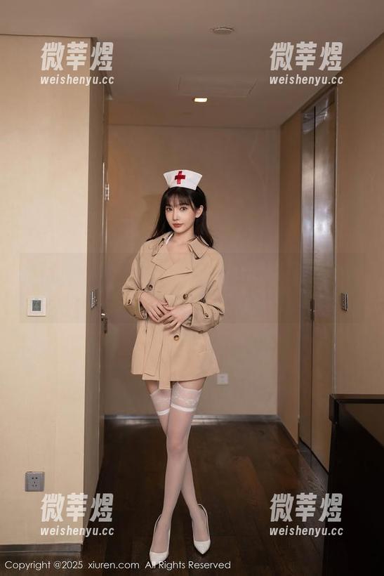 Xiuren秀人网-白白Alina Xiuren秀人网 - 白白Alina的日常藏品:图包里的小秘密