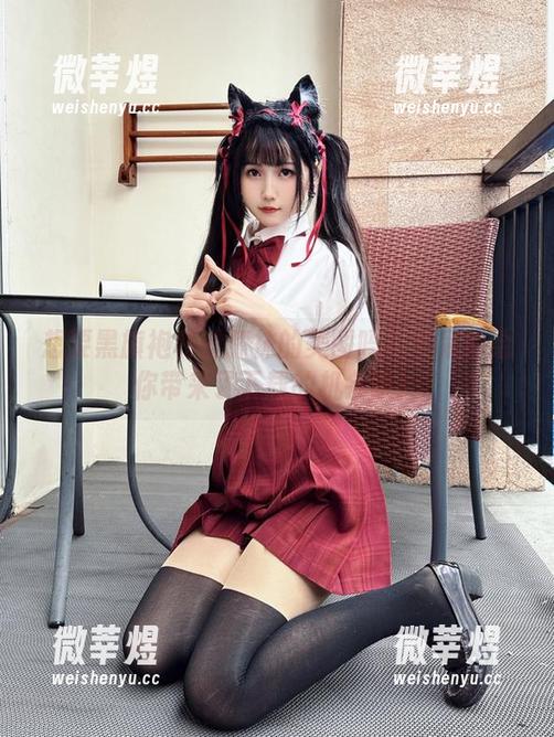 不呆猫 想要黑旗袍和过膝袜的美图吗?不呆猫给你带来了下载的机会哦!