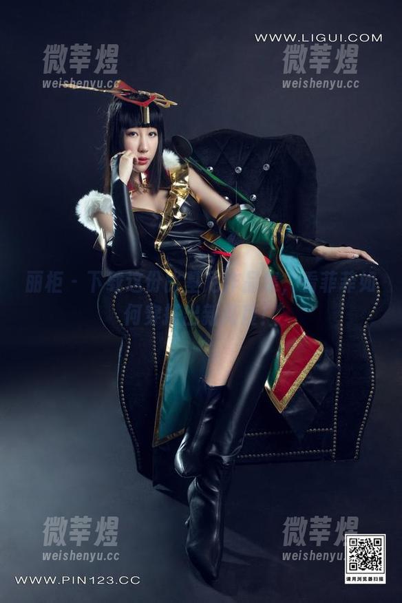 丽柜 - 下载这份比基尼作品集，看菲菲如何穿搭出新高度！