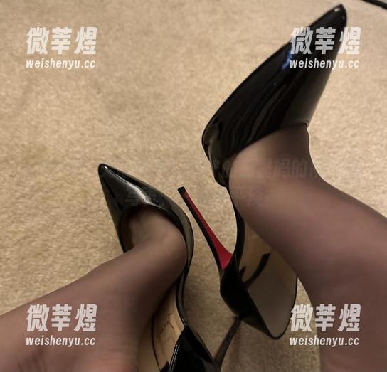 保守的二舅妈 微密圈 - 无敌可爱!保守的二舅妈的吊带袜写真,一波不平淡