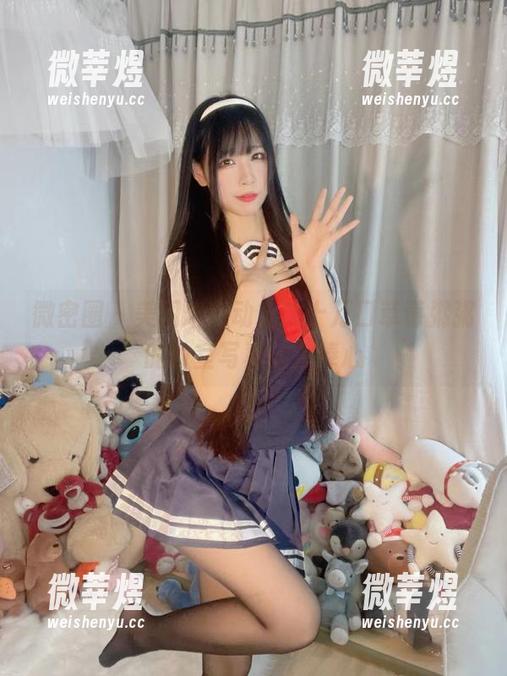 微密圈 - 美图未必动人，十万口草莓粥粥的教室写真让人捧心
