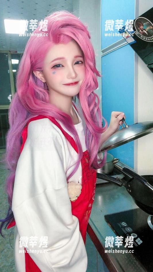 千夜未来 无意间打开千夜未来的私拍合集,学妹的魅力总在不经意间绑架我的注意力。