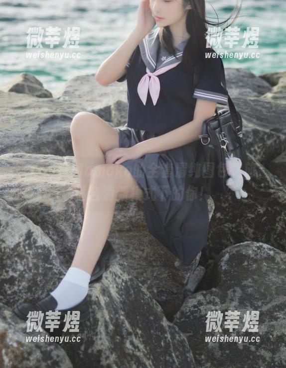 南桃Momoko 一场南桃Momoko的全套清纯图包之旅,适合清新模式下的你!