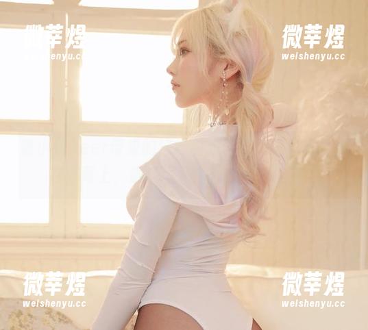 啾小妍Deer 啾小妍Deer带来的这组甜心套图,像巧克力淋在草莓上,意外而又令人愉悦的组合。