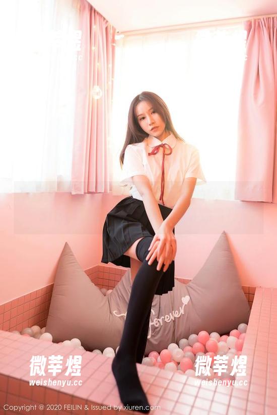嗲囡囡-SiByl李思宁 嗲囡囡 - 你见过会拉个小圈子的秘书吗?SiByl李思宁的分享套图带你飞!