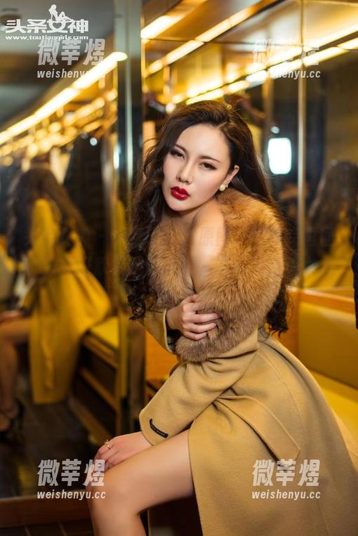 头条女神-小晴子 头条女神 - 小晴子红裙原图,下载完再回过头好好欣赏这份傲娇,谁说只有美女才配?