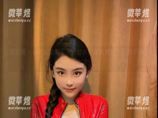 奶雯 微密圈 - 奶雯的定制写真,豹纹的那点野性,不得不承认,吸引力满分。
