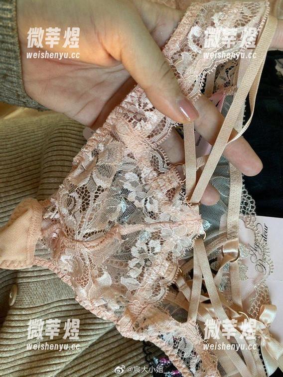 微密圈 - 宸大小姐的最新图册：这波视频合集让人无奈，又想看！