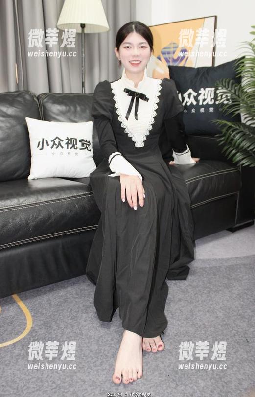 小众视觉-灵灵 小众视觉 - 灵灵的“职场小白”免费图集,秘书风格随便变!