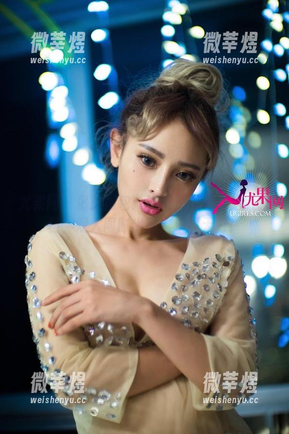 尤果网 - 最新图包：谭晓彤和她的超级搭档，双人同时出糗，乐趣无穷！