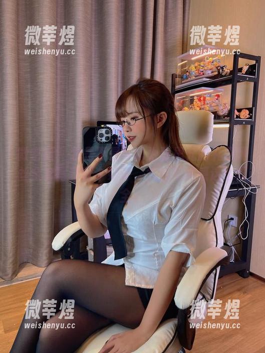 张思允 微密圈 - 我是不是可以为张思允的礼服黑丝全套写真打个好评,气质与美感这么双全。