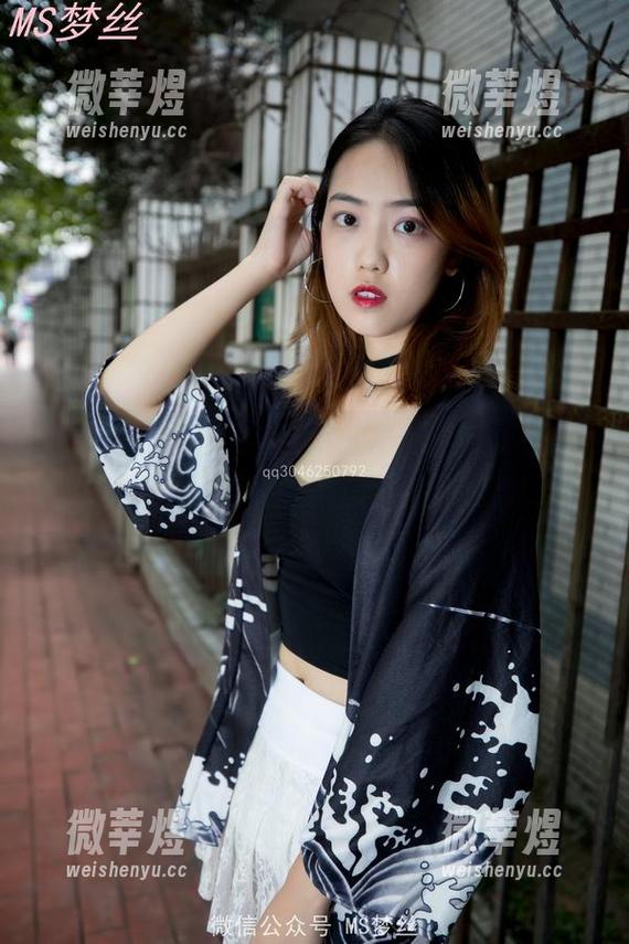 梦丝女神 - 苏柔和运动的搭配，看原图的时候我在想，照片这样是不是有点拼了？