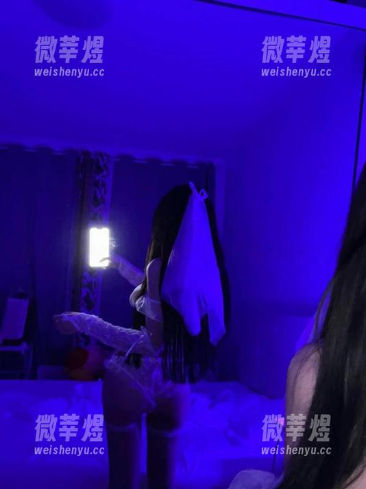 微密圈 - 沈汝凡超哇塞又来了！这次是混搭风，厨娘写真更新，菜刀跟镜头PK中！