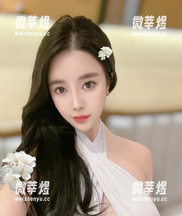 微密圈 - 图片中的猪小七，不小心把套装穿成了视频跳舞小教员！