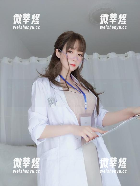 最近白银81的犬娘套图又更新啦，狗也会眼神交流的啊，哈哈！