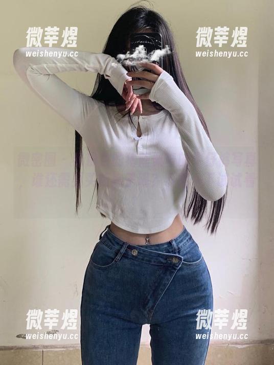 粉色的猪陈佩奇 微密圈 - 看粉色的猪陈佩奇的牛仔裤写真,谁还需要买新裤子呢?下载一下试试看!