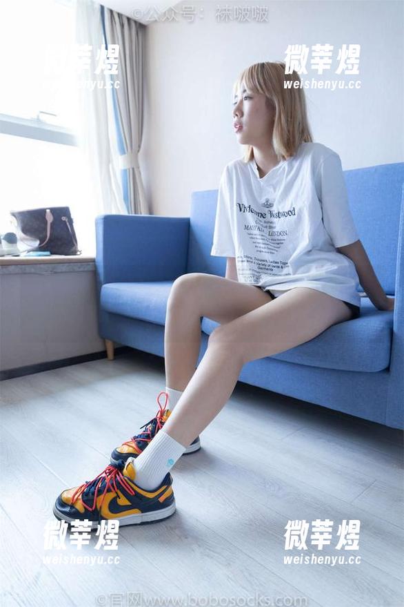 袜啵啵 - 水手服再加小甜豆的私拍：套图里的每一幕，都流淌着轻松的气氛～
