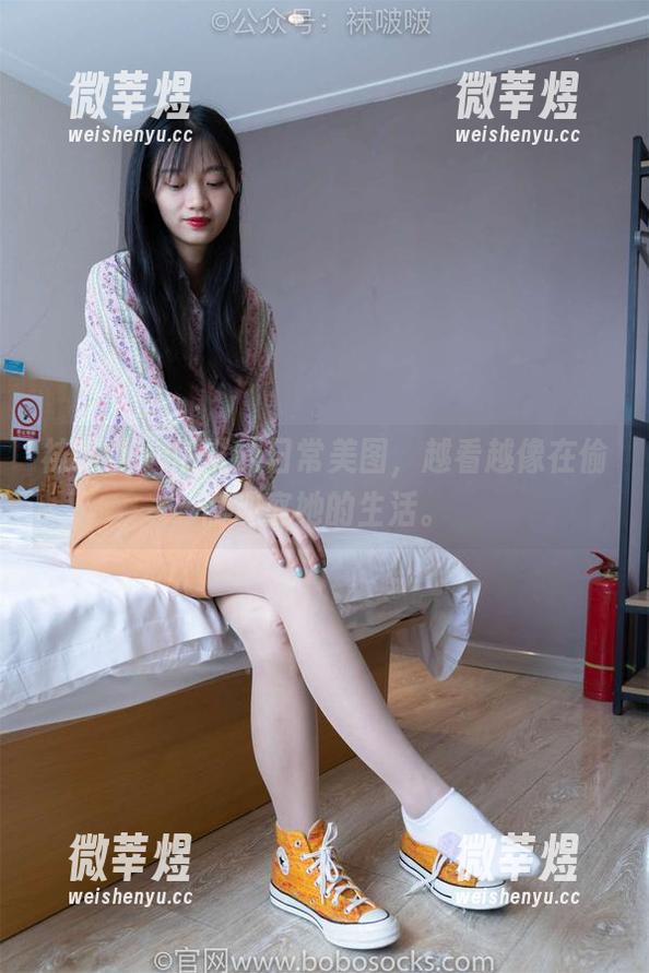 袜啵啵-熊熊 袜啵啵 - 熊熊的日常美图,越看越像在偷偷观察她的生活。
