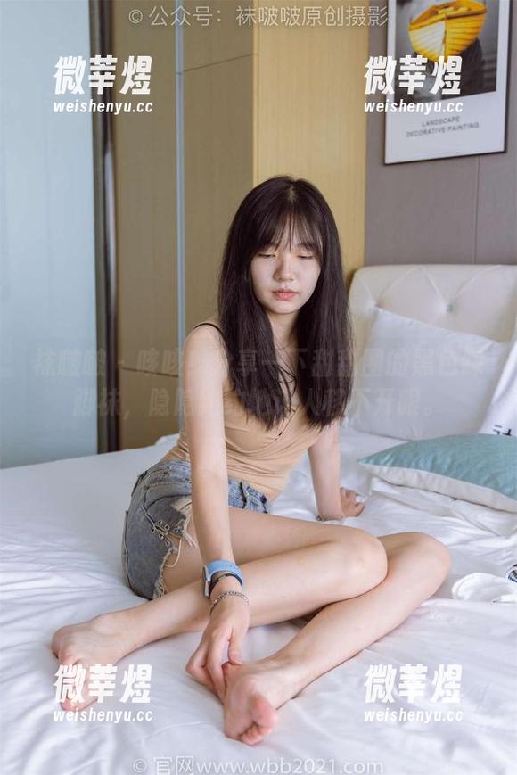 袜啵啵-甜甜圈 袜啵啵 - 咳咳!分享一下甜甜圈的黑色踩脚袜,隐隐约约地让人移不开眼。