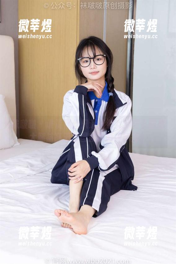 袜啵啵-芝士 袜啵啵 - 谁说黑丝只适合淑女?芝士的厚大腿袜高清原图教你撕掉标签!