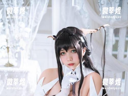 魅瞳meroko 一组照片逼你出校园?魅瞳meroko说:“理想很美,现实也不差”